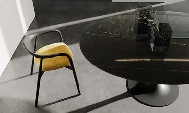Flûte design ronde tafel met kermisch blad en middenvoet van Sovet Italia