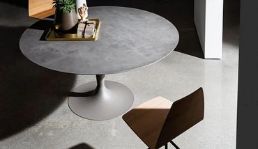 Flûte ronde tafel met keramisch blad van het merk Sovet Italia