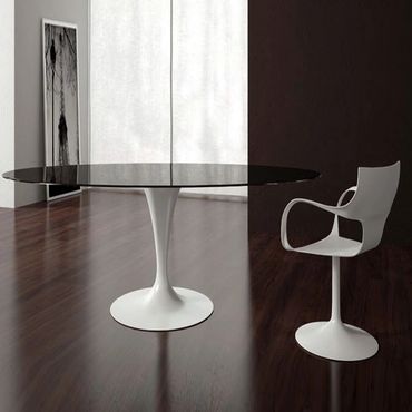 Flûte design ronde tafel met blad in glas en witte poot en bijhorende designstoel