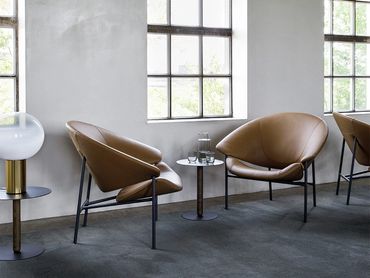 Glider fauteuil van artifort in moderne woning of kantoor
