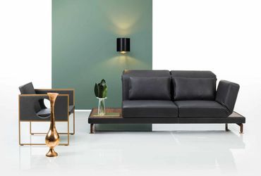 De moule bank van Brühl in zwart leder met verstelbare hoofdsteun en rug, met tafeltje in noten hout