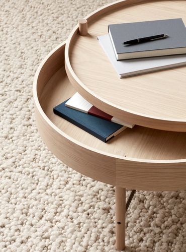 Detail van de Tuning table van audo, met draaibaar blad zodat je iets kan opbergen