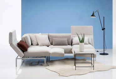 Compacte Design hoekbank met ruggen die je kan openklappen, en verstelbare zitting, Brühl