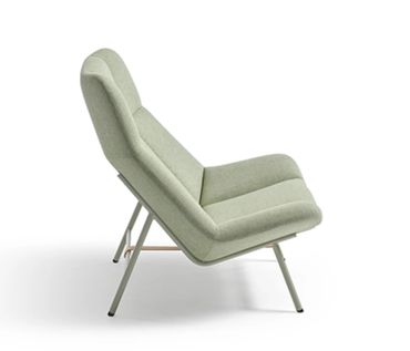 Zijaanzicht van de Soft Facet fauteuil van Artifort