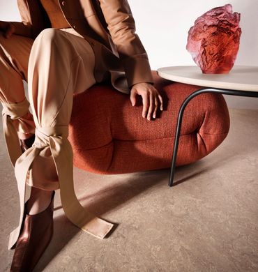 Detail van Ova salontafel en Unda poef van Pode (Leolux), modern design, speels ontwerp,