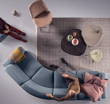 Bovenaanzicht van gezellige zithoek met Pode Tripod salontafels