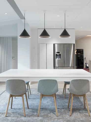 Fusiontables pool- en eetkamertafel, volledig in het wit, design