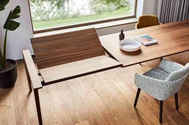 Design tafel Shift van Arco, uitschuifbaar en verkrijgbaar in diverse houtsoorten en afmetingen