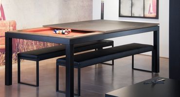 Fusion Tables: eetkamertafel en pooltafel, met twee eetkamerbanken in het zwart