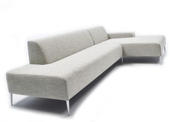 Moderne zetel in grijze stof, Ellen van Koozo