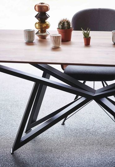 Design eetkamertafel Stella van Bert Plantagie, elegante tafel voor minimalistische en luxe woonkame