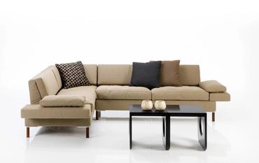 Compacte hoekbank van Brühl, zachte zitkussens, beige stof, relax, comfortabel