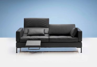 3-zits zetel van Brühl in zwart leder met verstelbare ruggen en voetensteun, comfortabel en compact