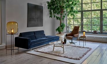 Cream fauteuil van Leolxu in modern interieur, comfortabel, design.