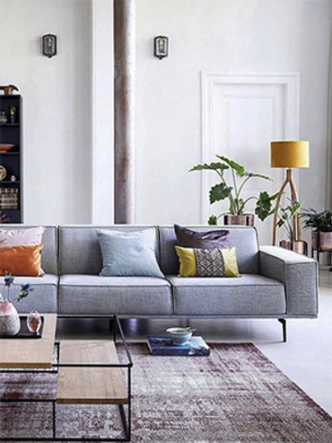 Design zetel in grijze stof op pootjes