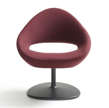 Comfortabele Shark fauteuil van Artifort met gestoffeerde zitting en elegante metalen poten