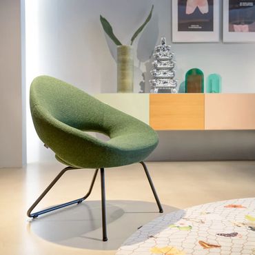 Zachte lijnen en krachtig design: de Artifort Shark in een groene stof.
