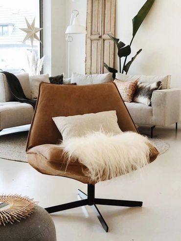 Smile fauteuil van Cartel living in een gezellig interieur, warme kleuren