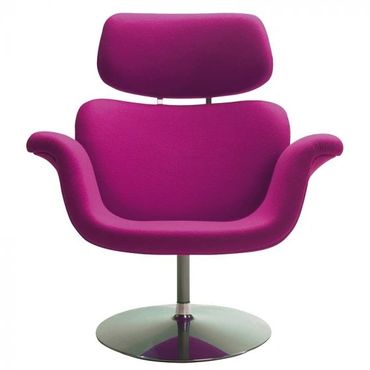 Designfauteuil Tulip van Artifort in een roze paarse stof, een blikvanger in elk interieur.