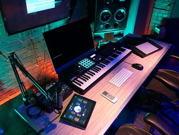 Rent Recording Studios in Hollywood, Los Angeles.. Sessions, Writing, Engineer, Mixing, Mastering.