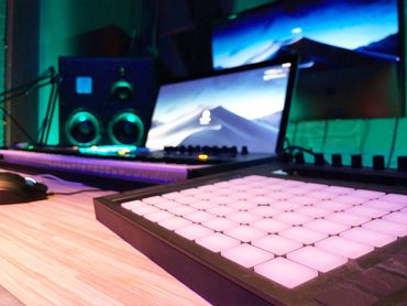 Rent Recording Studios in Hollywood, Los Angeles.. Sessions, Writing, Engineer, Mixing, Mastering.