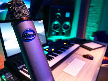 Rent Recording Studios in Hollywood, Los Angeles.. Sessions, Writing, Engineer, Mixing, Mastering.