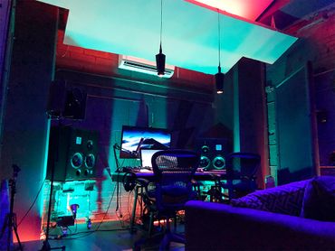 Rent Recording Studios in Hollywood, Los Angeles.. Sessions, Writing, Engineer, Mixing, Mastering.