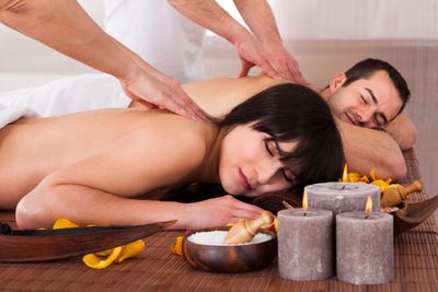Relaxing Couples massage by licensed massage therapists near tacoma 