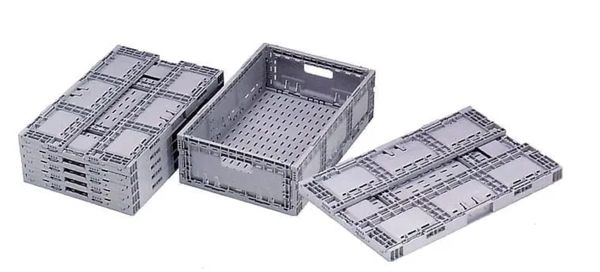 Foldable plastic crates for material storage and shipping in supply chain packaging