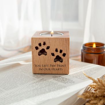 Individual pet cremation urns and memorial caskets