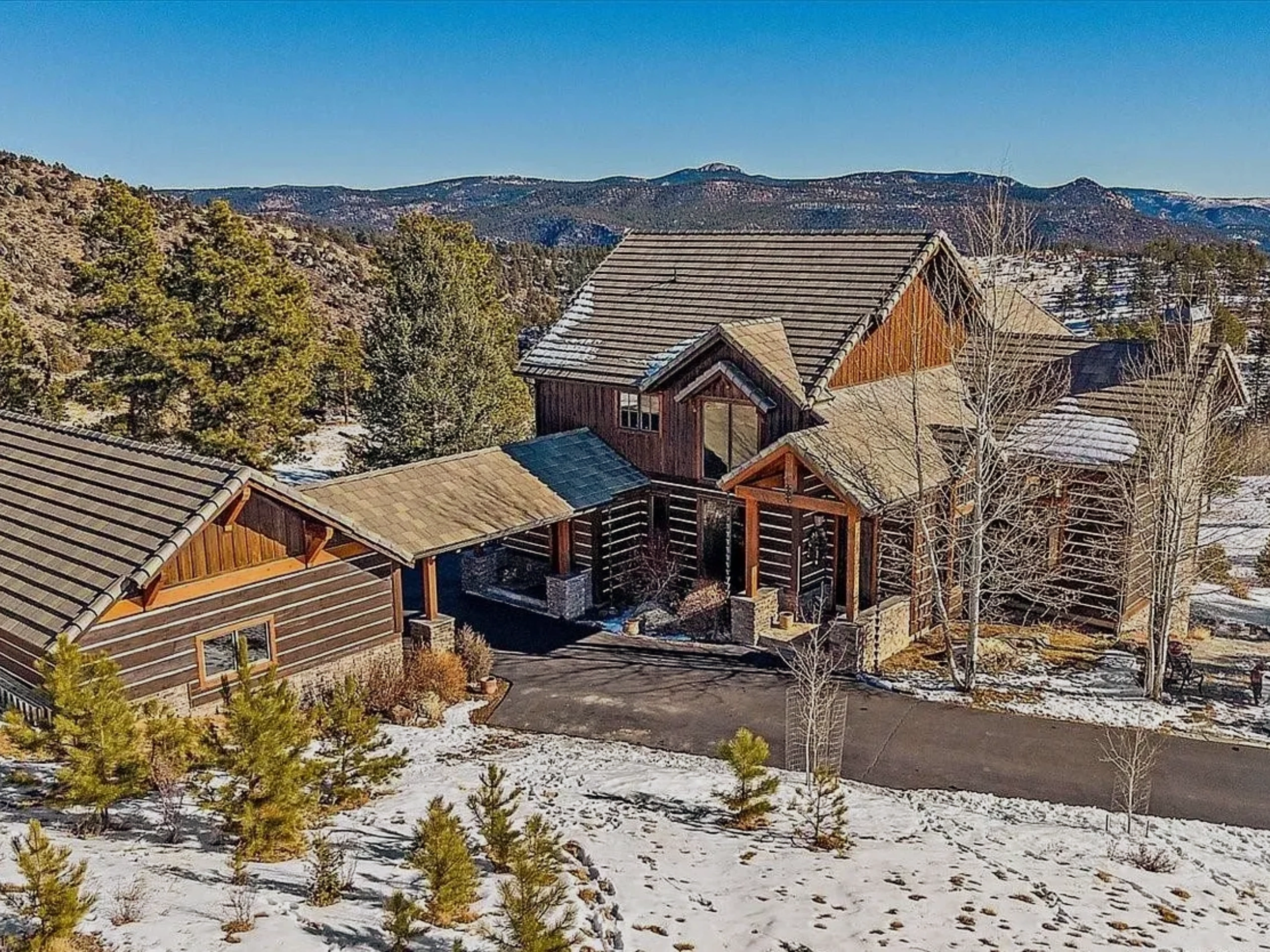 Timber & Chinking, Luxury Appointments, Hard surface & radiant floors  throughout, Butler's Pantry.