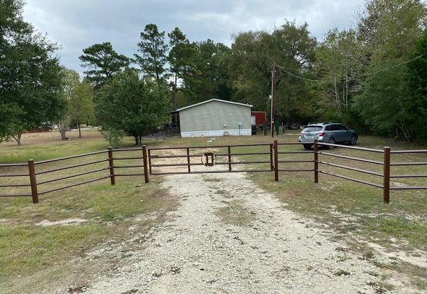 This 4 run tubbing fence had two funnel entrances, custom gates and mail box posts to match. 