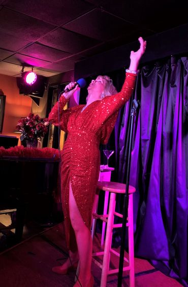 Comic storyteller and singer Lisa Faith Phillips