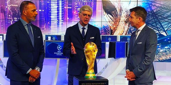 Ruud Gullit and Arsène Wenger with Angus Scott and the World Cup trophy