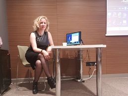 AHU TÜZÜN DEMİRDAMAR LÖSEV' DE KENDİMİZE AYNA TUTALIM İLETİŞİM ŞEKLİMİZE BAKALIM EĞİTİMİ VERDİ