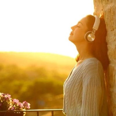 woman listening to self hypnosis audo with headphones