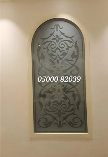 زجاج دائري الشكل مع عمل انفجار رملي