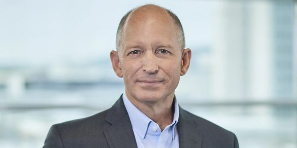 Board Member of Daimler Trucks, Roger Nielsen, testimonial to LBS