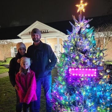 Christmas tree lighting professionals Chester township in Geauga County Ohio. Holiday light install