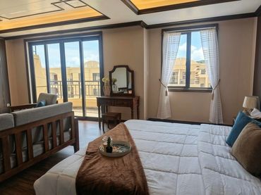 Mountain View King Suite