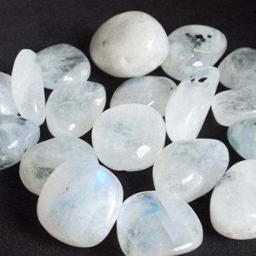 A stone for “new beginnings”, Moonstone is a stone of inner growth and strength. It soothes emotiona