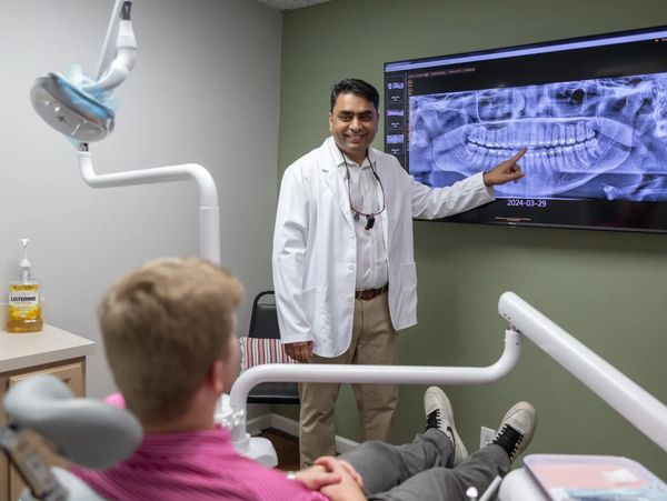 Dr. Ummareddy showing and explaining an x-ray to a patient in the practice