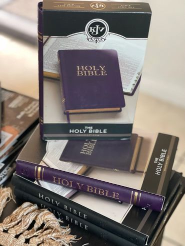 Holy Bible, Deluxe Gift Bible 