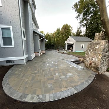 Backyard patio with two tones of pavers.