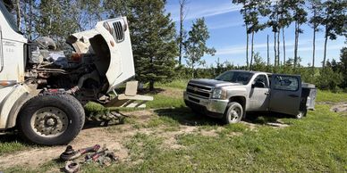 KB Heavy Duty service truck beside a heavy truck during an on-site repair