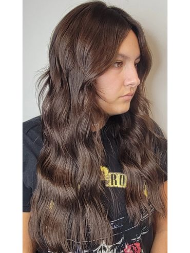 2 rows of hand-tied extensions, with a blended rich brunette gloss