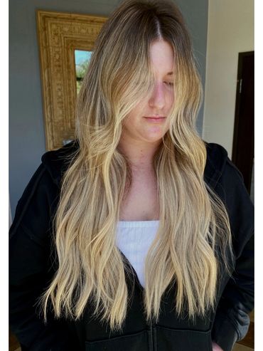 2 rows of handtied extensions, face framing ktips to create length around the face