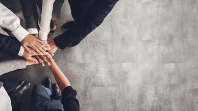 員工協助方案已走出輔導框架不只是福祉服務與補救,更是穩定組織與預防風險的重要架構。本文深入解析 EAP 功能、導入時機、常見問題與內建及外包差異,是企業導入前不可錯過的完整參考指南。