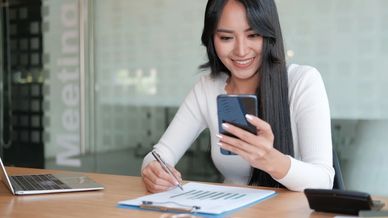 本篇文章帶你一次掌握從導入流程、合作模式到文化落實的完整脈絡,幫助企業不再從零摸索,也讓 HR 與管理者在面對複雜人事議題時,有一套可依循、可追蹤、可持續優化的制度基礎。