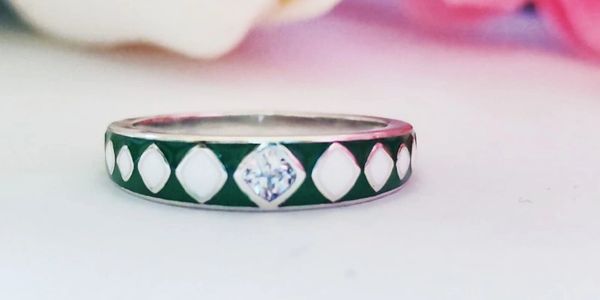 Anillo con zirconias en plata 0.925 ideal para cualquier ocasión